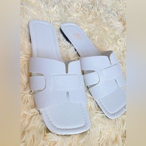 New ⚪️Women slide sandals color white